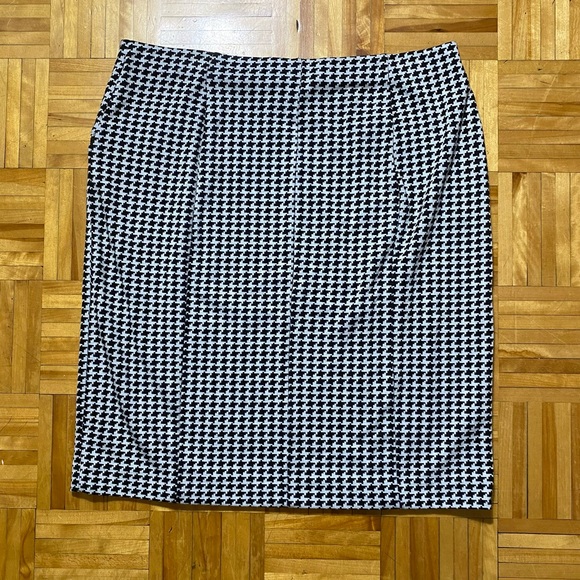 ✨Plus size Alfani Pencil skirt Size 16W✨ - Picture 4 of 5